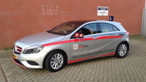 Maarten Zethoven klaar voor eerste rijles van Mercedes-Benz Driving Academy.