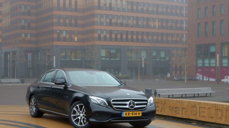 Met de E-Klasse heeft Mercedes-Benz altijd een sterke speler in het segment gehad. Met deze generatie is aan de line-up ook een plug-in hybridevariant toegevoegd. AutoVandaag doet een rijtest.