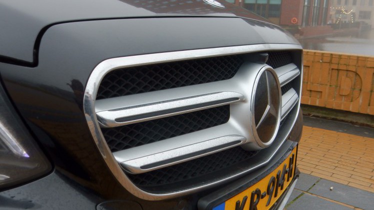 Met de E-Klasse heeft Mercedes-Benz altijd een sterke speler in het segment gehad. Met deze generatie is aan de line-up ook een plug-in hybridevariant toegevoegd. AutoVandaag doet een rijtest.