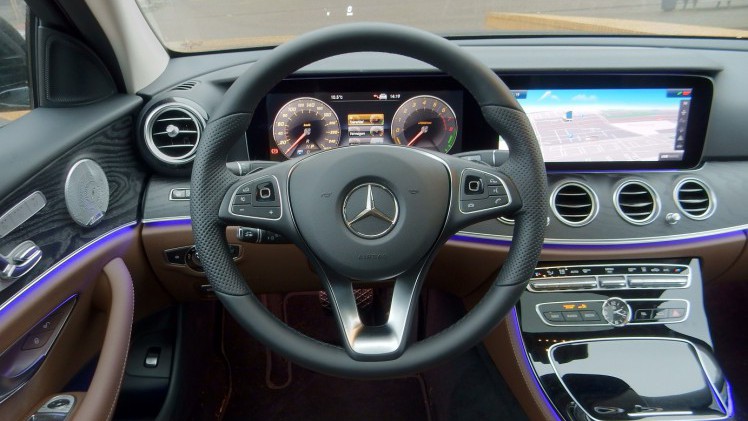 Met de E-Klasse heeft Mercedes-Benz altijd een sterke speler in het segment gehad. Met deze generatie is aan de line-up ook een plug-in hybridevariant toegevoegd. AutoVandaag doet een rijtest.