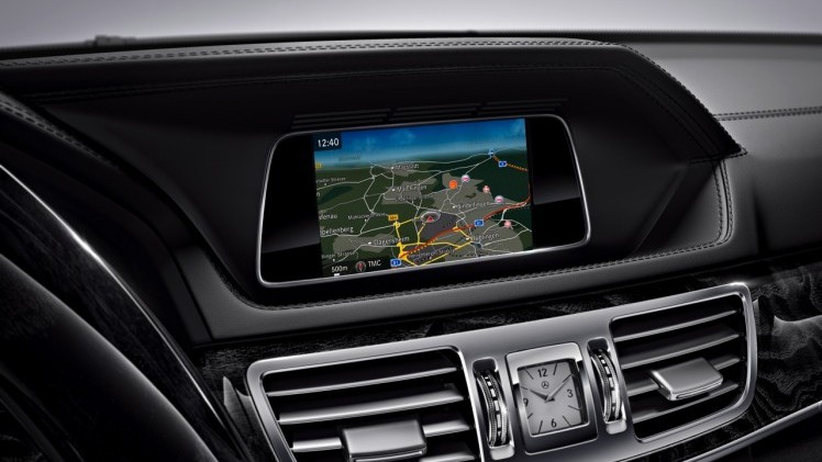 Nieuwe Comand Online telematica met infotainmentsysteem voor Mercedes-Benz E-Klasse in 2015.