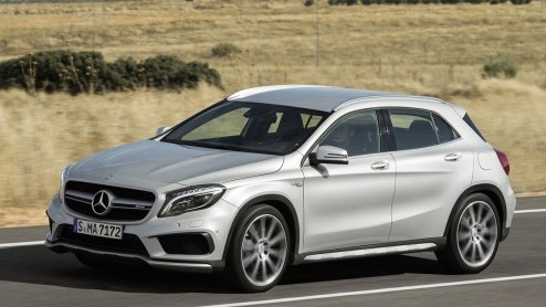 Mercedes-Benz heeft nu ook de GLA 45 AMG in de prijslijst opgenomen. De 360 pk sterke GLA is met een vanafprijs van 66.995 euro bijna 6.500 euro duurder dan de A 45 AMG.
