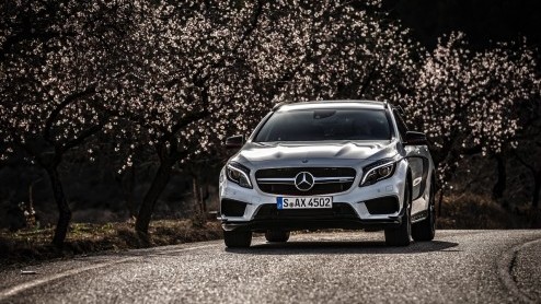 Test Mercedes GLA 200 CDI offroad en GLA 45 AMG, de GLA-Klasse crossover van Mercedes-Benz met 4Matic vierwielaandrijving of voorwielaandrijving.