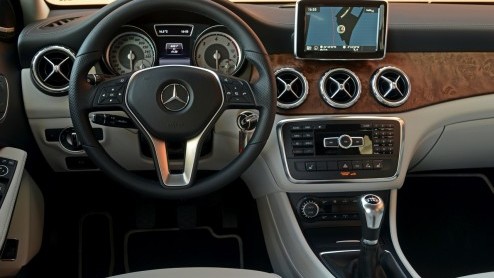 Test Mercedes GLA 200 CDI offroad en GLA 45 AMG, de GLA-Klasse crossover van Mercedes-Benz met 4Matic vierwielaandrijving of voorwielaandrijving.