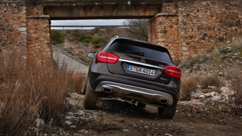 Test Mercedes GLA 200 CDI offroad en GLA 45 AMG, de GLA-Klasse crossover van Mercedes-Benz met 4Matic vierwielaandrijving of voorwielaandrijving.
