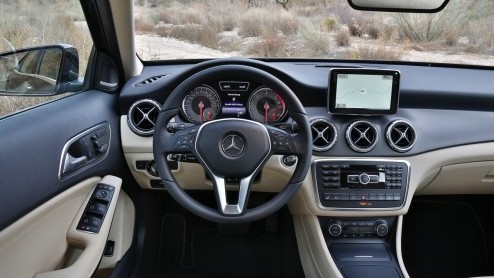 Test Mercedes GLA 200 CDI offroad en GLA 45 AMG, de GLA-Klasse crossover van Mercedes-Benz met 4Matic vierwielaandrijving of voorwielaandrijving.