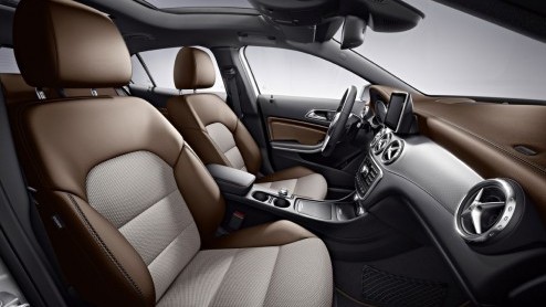 Op de IAA in Frankfurt heeft Mercedes-Benz officieel het doek getrokken van de GLA. De compacte SUV zal in maart volgend jaar in ons land verschijnen en komt als Edition 1 te koop.