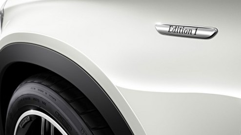 Op de IAA in Frankfurt heeft Mercedes-Benz officieel het doek getrokken van de GLA. De compacte SUV zal in maart volgend jaar in ons land verschijnen en komt als Edition 1 te koop.