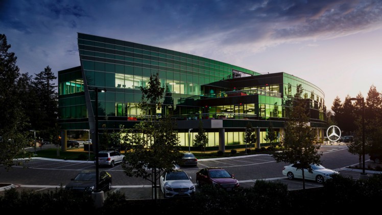 Mercedes-Benz Research in Silicon Valley viert 20-jarig jubileum. Als eerste automerk opende Mercedes daar een ontwikkelingscentrum.