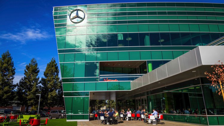 Mercedes-Benz Research in Silicon Valley viert 20-jarig jubileum. Als eerste automerk opende Mercedes daar een ontwikkelingscentrum.