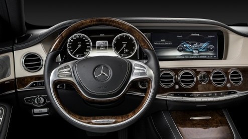 Mercedes-Benz S-Klasse als plug-in hybride leverbaar. In september komt de S 500 Plug-in Hybrid bij de dealer te staan vanaf 114.900 euro, met 14% bijtelling voor zakelijk rijders.