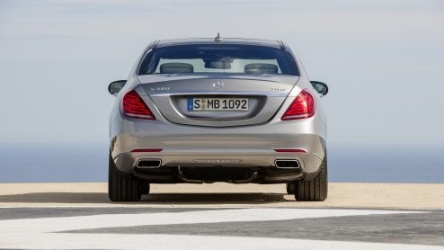 Mercedes-Benz S-Klasse als plug-in hybride leverbaar. In september komt de S 500 Plug-in Hybrid bij de dealer te staan vanaf 114.900 euro, met 14% bijtelling voor zakelijk rijders.