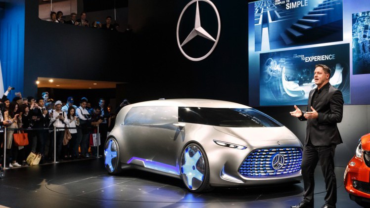 De Mercedes-Benz Vision Tokyo is een studiemodel, ontwikkeld voor Generatie Z. De Concept Car op de Tokyo Motor Show is daarom een rijdende lounge, met elektrische aandrijving en brandstofcel.