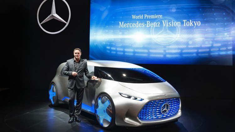 De Mercedes-Benz Vision Tokyo is een studiemodel, ontwikkeld voor Generatie Z. De Concept Car op de Tokyo Motor Show is daarom een rijdende lounge, met elektrische aandrijving en brandstofcel.