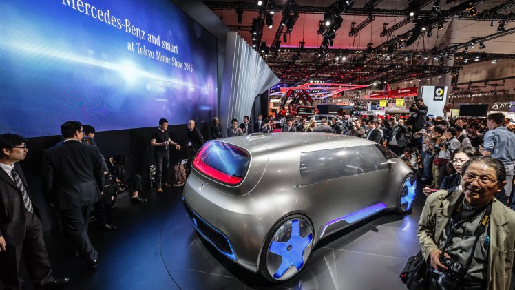 De Mercedes-Benz Vision Tokyo is een studiemodel, ontwikkeld voor Generatie Z. De Concept Car op de Tokyo Motor Show is daarom een rijdende lounge, met elektrische aandrijving en brandstofcel.