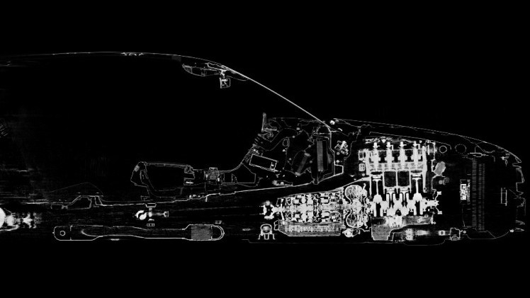 Mercedes-Benz gaat rntgentechnologie inzetten bij het uitvoeren van haar crashtests. Hiermee kunnen niet alleen scherpere beelden worden genomen, maar kan ook verder in de auto gekeken worden.
