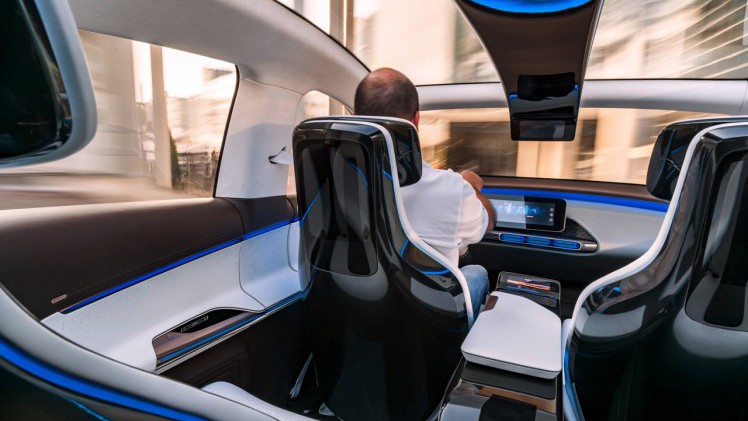 Mercedes start offensief elektrische auto's met Generation EQ. Dit nieuwe label omvat meer dan alleen een range elektrische auto's. Lees er hier alles over.