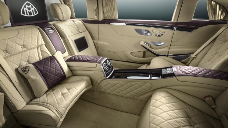 Mercedes-Maybach introduceert de Pullman S-Klasse met een lengte van 6.50 meter en vier riante zitplaatsen. Levering eerste kwartaal 2016, allen met V12 benzinemotor.