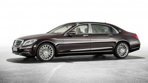 Waar je voor een nieuwe Maybach 57 een aantal jaren geleden nog minimaal een half miljoen euros mee moest nemen naar de showroom, mag de nieuwe Mercedes-Maybach voor een heel stuk minder weg.