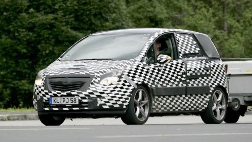 De nieuwe Opel Meriva verschijnt steeds meer in zijn eigen jas op de weg. Dankzij nieuwe beelden kunnen we nu een betere blek werpen op deze compacte ruimte-reus.