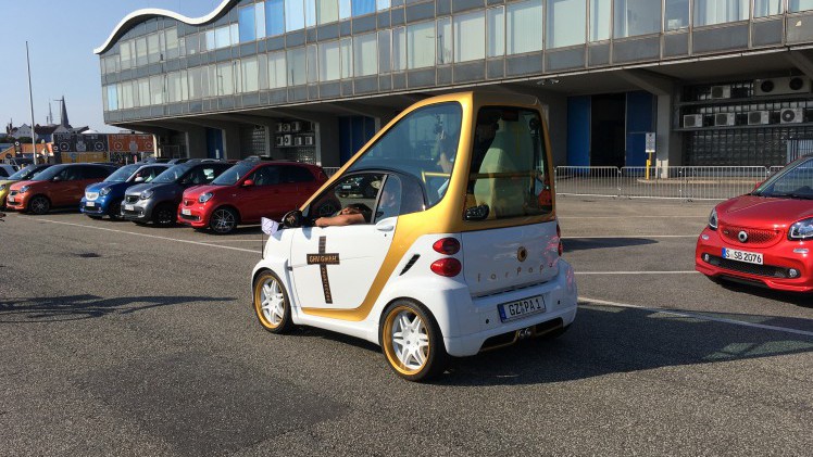 Een verslag van Smart Times 2016, waar een nieuw wereldrecord werd gevestigd bij de Smart-parade.