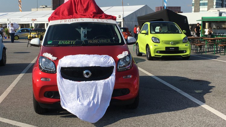 Een verslag van Smart Times 2016, waar een nieuw wereldrecord werd gevestigd bij de Smart-parade.