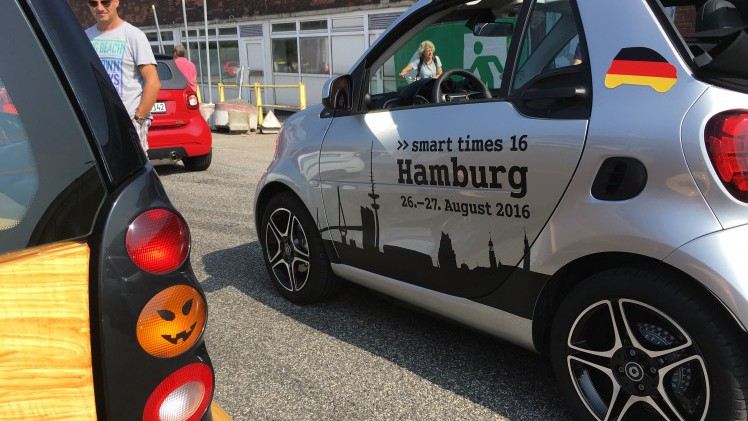 Een verslag van Smart Times 2016, waar een nieuw wereldrecord werd gevestigd bij de Smart-parade.