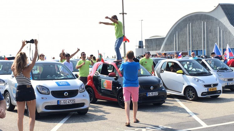Een verslag van Smart Times 2016, waar een nieuw wereldrecord werd gevestigd bij de Smart-parade.