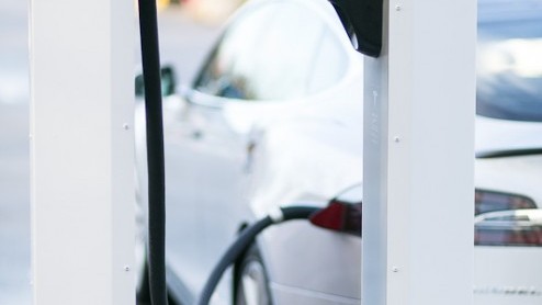 Tesla opent deze week een groot aantal nieuwe Supercharger snellaadlocaties in Nederland, Duitsland, Zwitserland en Oostenrijk.