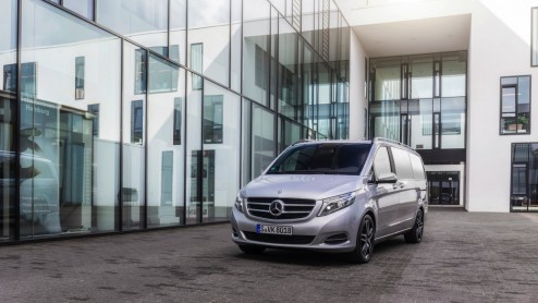 Autotest Mercedes-Benz V 250 BlueTEC, de nieuwe V-Klasse als ruime MPV voor VIP-shuttles en taxi-vervoer.