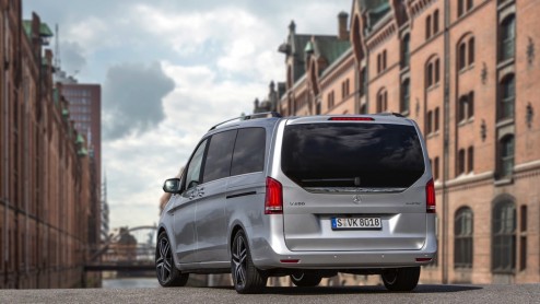 Autotest Mercedes-Benz V 250 BlueTEC, de nieuwe V-Klasse als ruime MPV voor VIP-shuttles en taxi-vervoer.