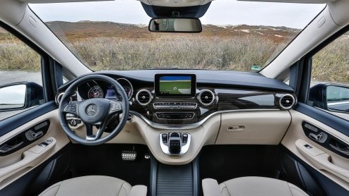 Autotest Mercedes-Benz V 250 BlueTEC, de nieuwe V-Klasse als ruime MPV voor VIP-shuttles en taxi-vervoer.