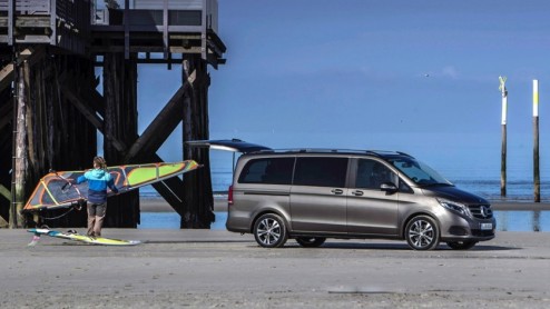 Autotest Mercedes-Benz V 250 BlueTEC, de nieuwe V-Klasse als ruime MPV voor VIP-shuttles en taxi-vervoer.