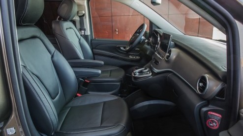 Autotest Mercedes-Benz V 250 BlueTEC, de nieuwe V-Klasse als ruime MPV voor VIP-shuttles en taxi-vervoer.