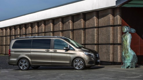 Autotest Mercedes-Benz V 250 BlueTEC, de nieuwe V-Klasse als ruime MPV voor VIP-shuttles en taxi-vervoer.