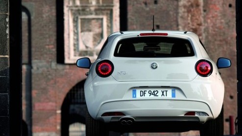 De Alfa MiTo werd donderdag in Itali voorgesteld aan het publiek, waardoor alle geheimen zijn onthuld en meer precieze details bekend zijn geworden. Ook zijn er nieuwe beelden beschikbaar. De carconf