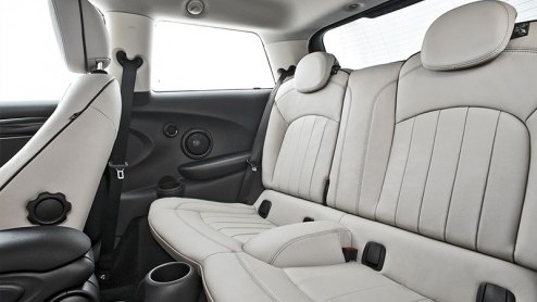 Nieuwe MINI sneak preview in Rijswijk. Geef je hier op om de nieuwe MINI van binnen en buiten te bekijken bij de importeur, voordat hij bij de dealer staat.