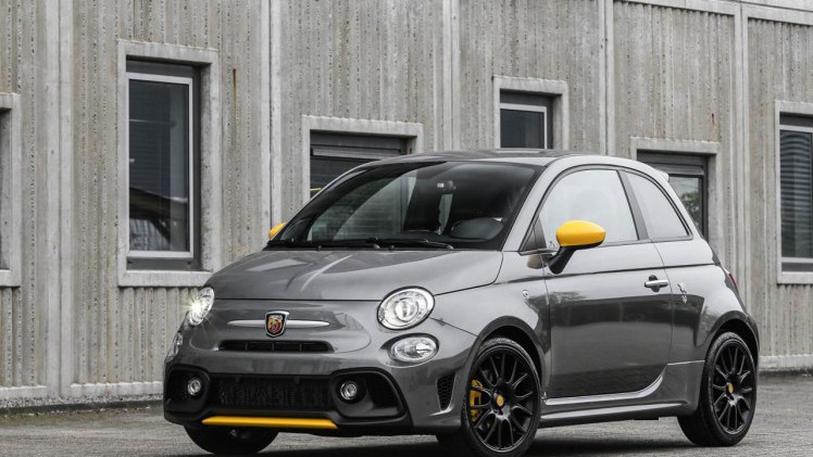 De kleine Abarth 500 komt in een speciale Pista uitvoering naar Nederland. Slechts 18 exemplaren zijn beschikbaar.