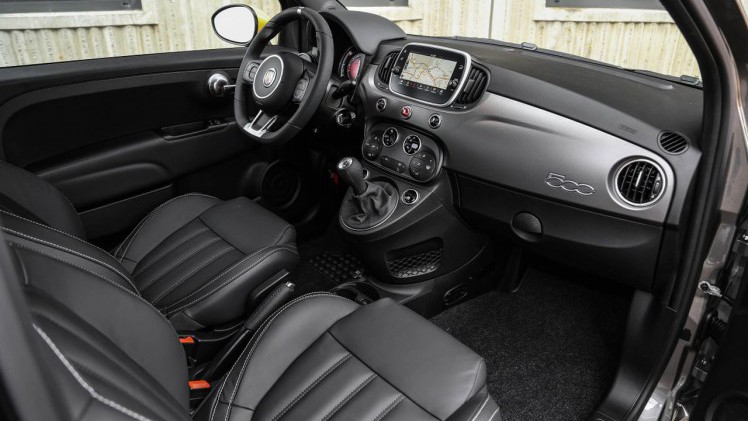 De kleine Abarth 500 komt in een speciale Pista uitvoering naar Nederland. Slechts 18 exemplaren zijn beschikbaar.