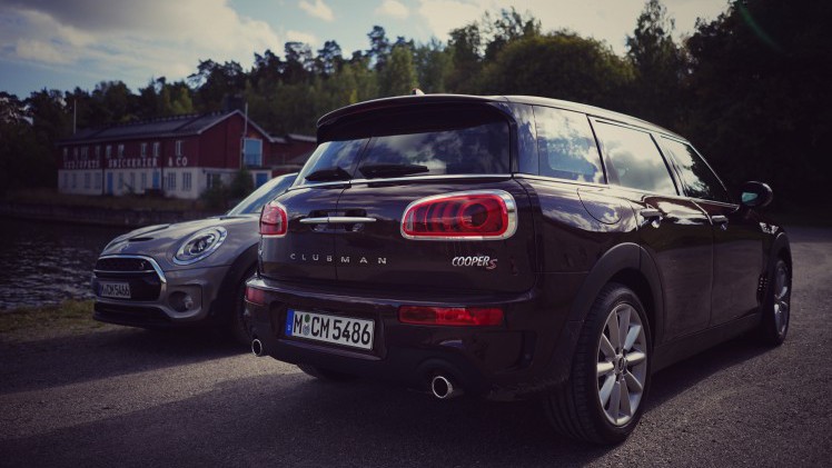 Autotest MINI Clubman: hij verloor zijn gekke deurtje, groeide serieus en werd een stuk volwassener. Wij reden de Mini Clubman Cooper S rond Stockholm. Is hij naast praktisch ook nog wel speels.