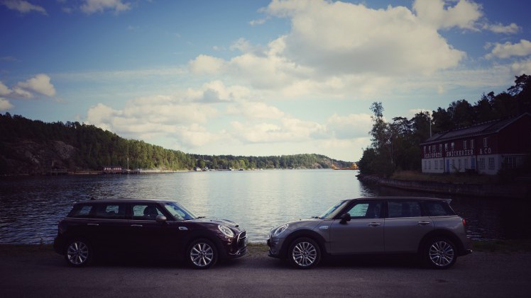 Autotest MINI Clubman: hij verloor zijn gekke deurtje, groeide serieus en werd een stuk volwassener. Wij reden de Mini Clubman Cooper S rond Stockholm. Is hij naast praktisch ook nog wel speels.