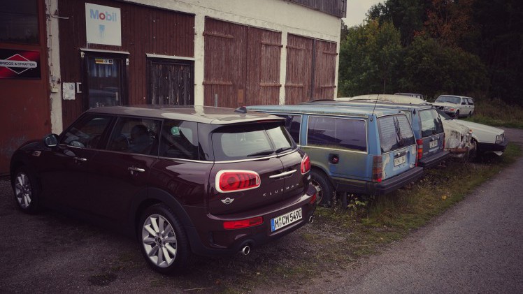 Autotest MINI Clubman: hij verloor zijn gekke deurtje, groeide serieus en werd een stuk volwassener. Wij reden de Mini Clubman Cooper S rond Stockholm. Is hij naast praktisch ook nog wel speels.