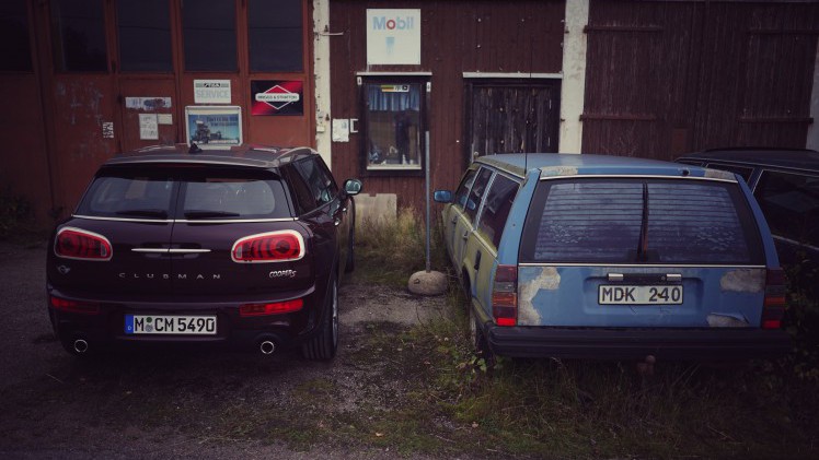 Autotest MINI Clubman: hij verloor zijn gekke deurtje, groeide serieus en werd een stuk volwassener. Wij reden de Mini Clubman Cooper S rond Stockholm. Is hij naast praktisch ook nog wel speels.