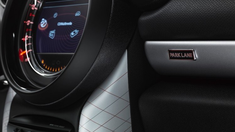 Mini Countryman in juli naar Nederland in de exclusieve Park Lane of Park Lane Chili editie, een speciale uitvoering met specifieke in- en exterieurdetails.