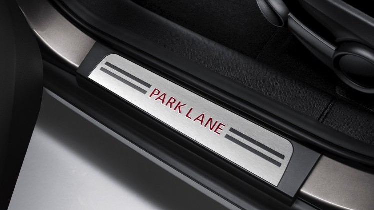 Mini Countryman in juli naar Nederland in de exclusieve Park Lane of Park Lane Chili editie, een speciale uitvoering met specifieke in- en exterieurdetails.
