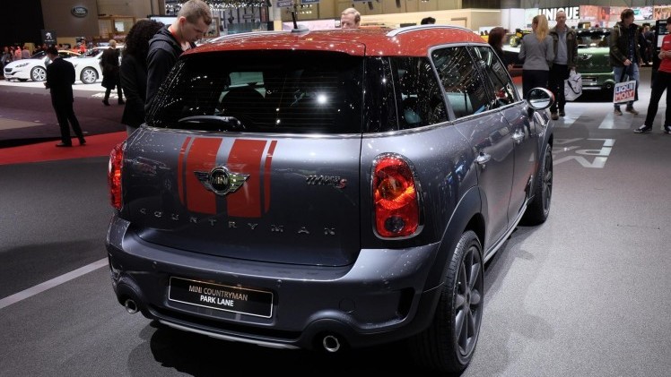 Mini Countryman in juli naar Nederland in de exclusieve Park Lane of Park Lane Chili editie, een speciale uitvoering met specifieke in- en exterieurdetails.