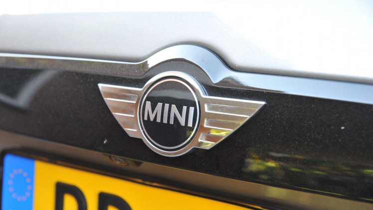 Mini breidt het programma van de Countryman uit met een plug-in hybride. AutoVandaag ging met deze zuinig bedoelde versie op stap.