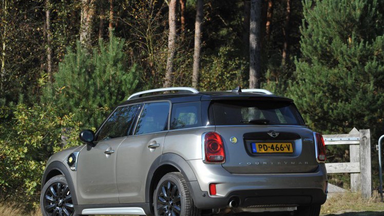 Mini breidt het programma van de Countryman uit met een plug-in hybride. AutoVandaag ging met deze zuinig bedoelde versie op stap.