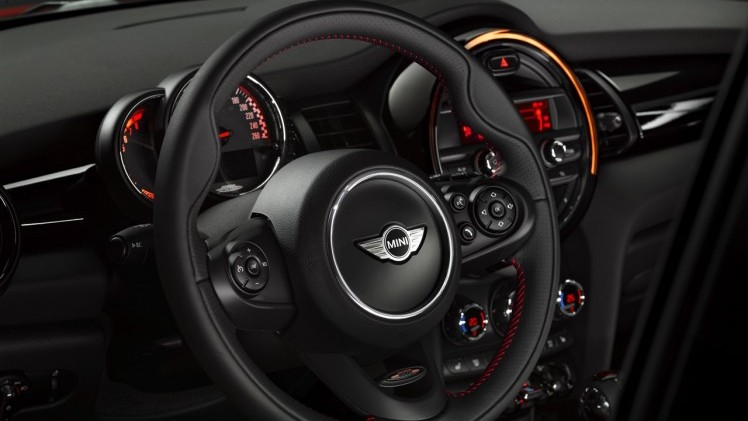 Mini introduceert voorlopig topmodel met Mini John Cooper Works 2.0 TwinPower Turbo, goed voor 231 pk. Zijn prijs is vastgesteld op 39.995 euro.