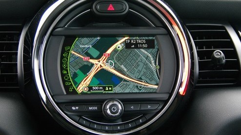 Rijtest nieuwe Mini One. De nieuwe instapper is de aan te raden versie van de geheel vernieuwde Mini, want ook zijn 1,2 liter driecilinder voldoet uitstekend.
